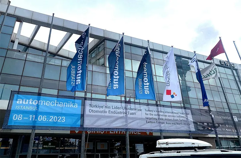 Luxfighter -Auto -LED -Scheinwerfer, der in Automechanika Istanbul 2023 ankommt