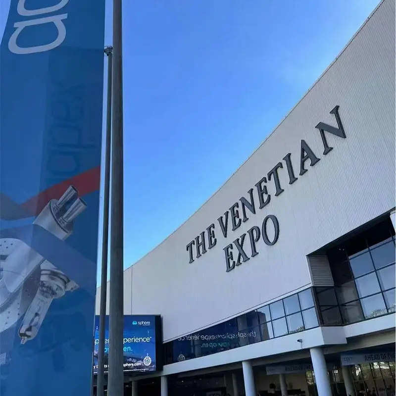 Luxfighter Car LED -Scheinwerfer in Aapex 2023 Las Vegas präsentieren