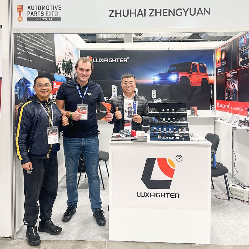 LUXFIGHTER LED-Scheinwerfer und Nebelscheinwerfer AUTOMOTIVE PARTS Expo erhält großen Beifall